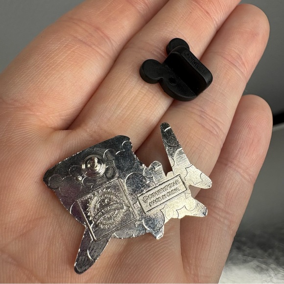 Destiny the Whale Shark Finding Dory Disney Trading Pin Collectible - Picture 5 of 6